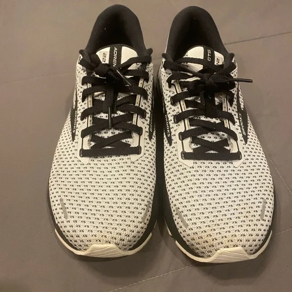 Womens size 10 Brooks Black, Grey, White. - Picture 2 of 7